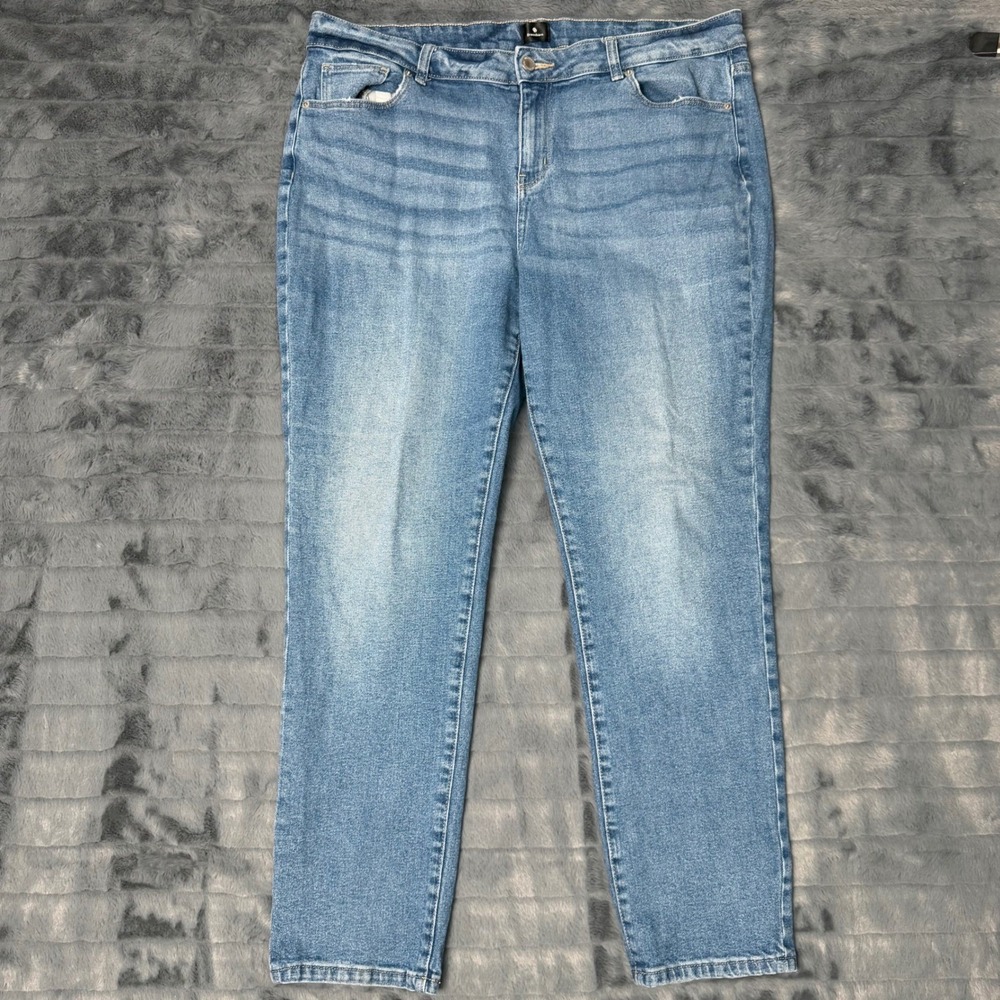 Dressbarn Westport Signature Medium Wash Straight Leg Jeans Womens 16 Blue